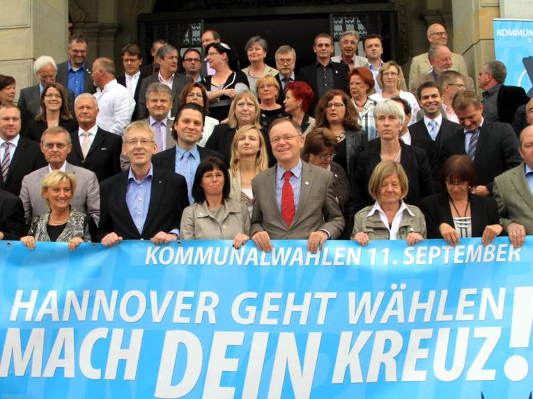 Die Mitglieder des Rats werben für die Kommunalwahl 2011